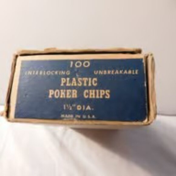 Vintage Plastic Interlocking Red, White and Blue Poker Chips in Original Box - Picture 3 of 4
